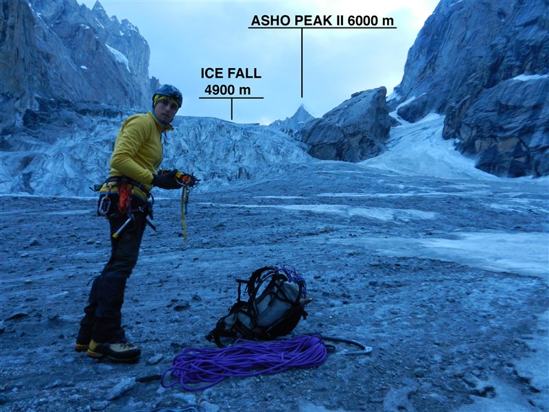 ICE FALL - ASHO PEAK